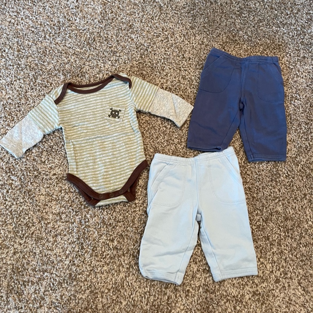 Amy Coe Newborn Onesie & Pants (2)